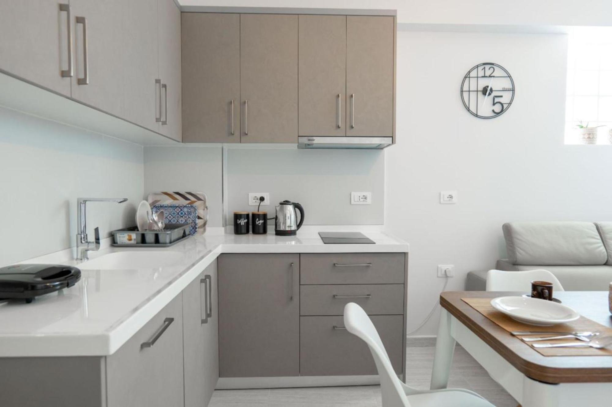 Aleksandra Apartments ساراندا المظهر الخارجي الصورة